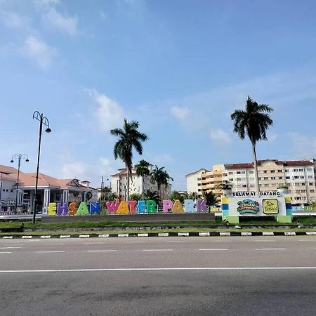 Homestay Elina - Cheap And Cosy Port Dickson Exteriör bild