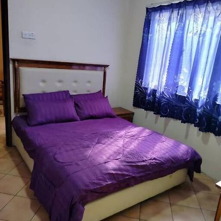 Homestay Elina - Cheap And Cosy Port Dickson Exteriör bild