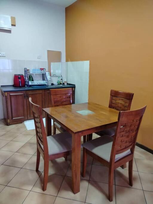 Homestay Elina - Cheap And Cosy Port Dickson Exteriör bild